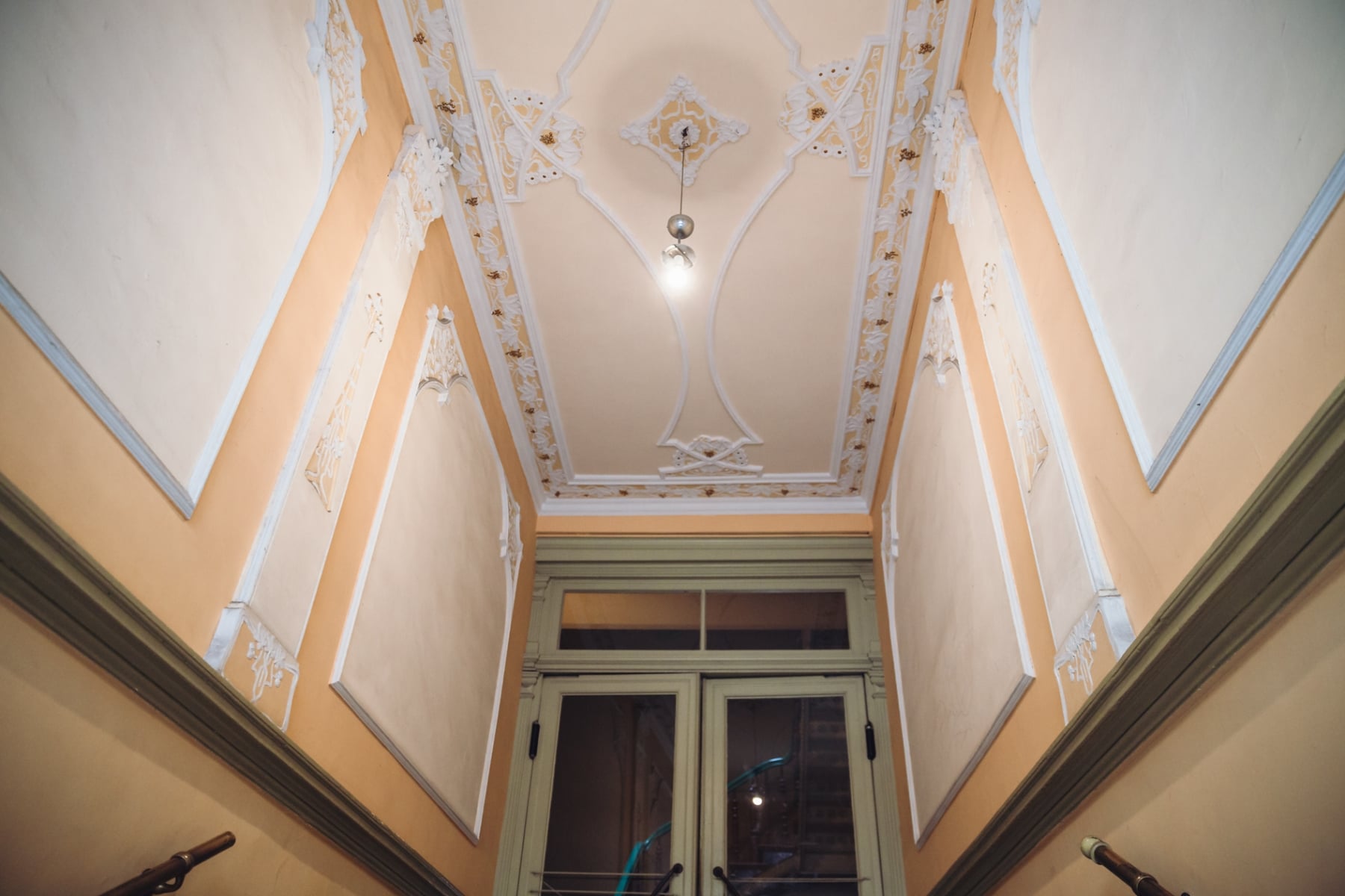 Klatka schodowa ze świetlikiem przy ul. Piastowskiej [FOTOSPACER]