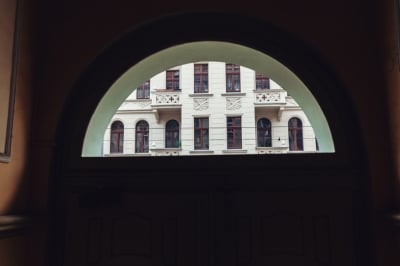 Klatka schodowa ze świetlikiem przy ul. Piastowskiej [FOTOSPACER]