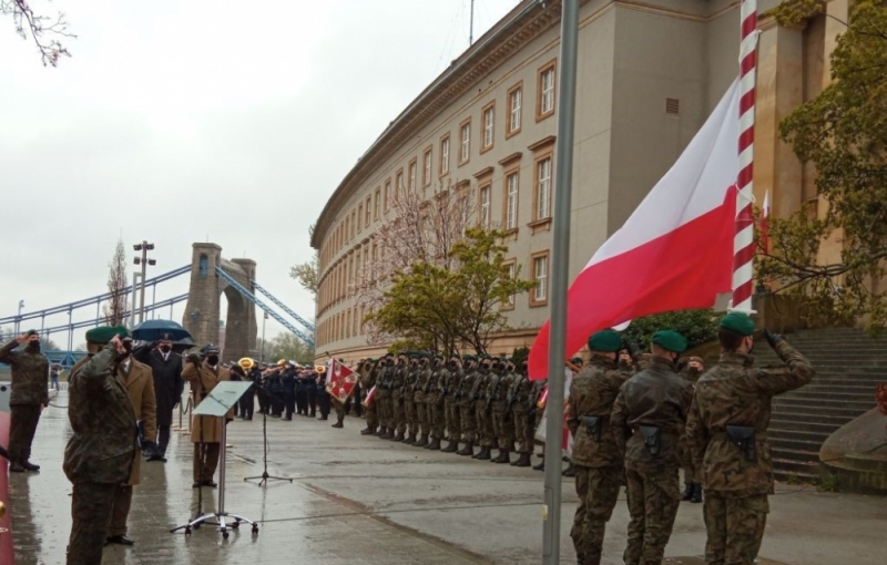 We Wrocławiu uczczono Dzień Flagi  - fot. Beata Makowska