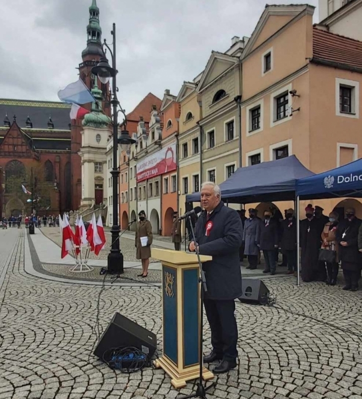 W Legnicy wojewódzkie obchody Narodowego Święta Konstytucji 3 maja - fot. Twitter/Tadeusz Krzakowski (@TKrzakowski)