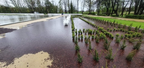 Jest fontanna to musi być mokro. Radny: Atrakcja za 16 mln zł została źle wykonana - 4