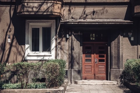 Modernizm lat 30. zatopiony w zieleni. Ulica Ignacego Daszyńskiego [FOTOSPACER] - 0