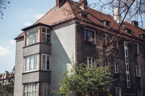Modernizm lat 30. zatopiony w zieleni. Ulica Ignacego Daszyńskiego [FOTOSPACER] - 2