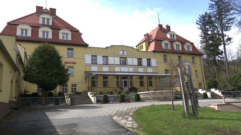 Walczą o miejsca pracy i jeden z najważniejszych obiektów noclegowych Barda - fot. Jarosław Wrona