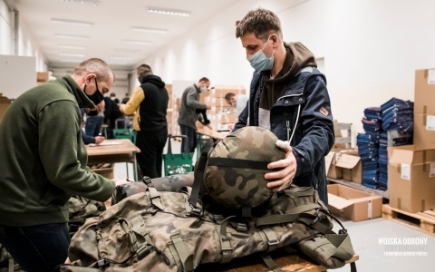 Biorą urlopy, żeby czołgać się na poligonie i strzelać. Chcą sprawdzić czy nadają się na żołnierzy WOT - 1