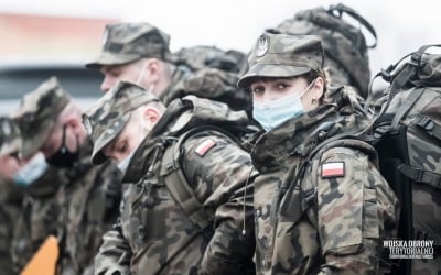 Biorą urlopy, żeby czołgać się na poligonie i strzelać. Chcą sprawdzić czy nadają się na żołnierzy WOT
