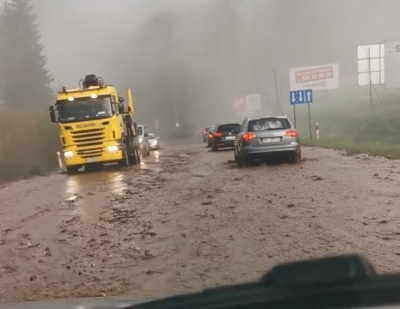 Zalana droga w Kotlinie Kłodzkiej