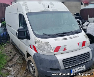 Policjanci z Polski i Niemiec odzyskali 4 skradzione pojazdy i liczne części samochodowe