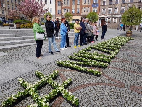 Dzień Polskiej Niezapominajki. W Wałbrzychu "#NIEZAPOMINAJMY" na cześć ofiar koronawirusa - 2
