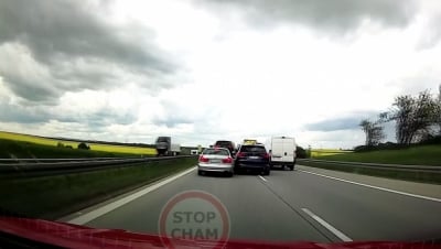 Brak trzeciego pasa na A4? Dla kierowcy BMW to nie problem [FILM]