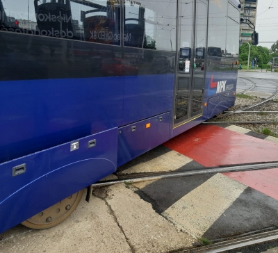 Wrocław: Kolejny tramwaj wypadł z szyn [FOTO]