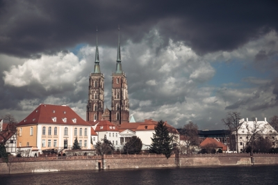 Zdjęcie dnia: Czarne chmury nad katedrą