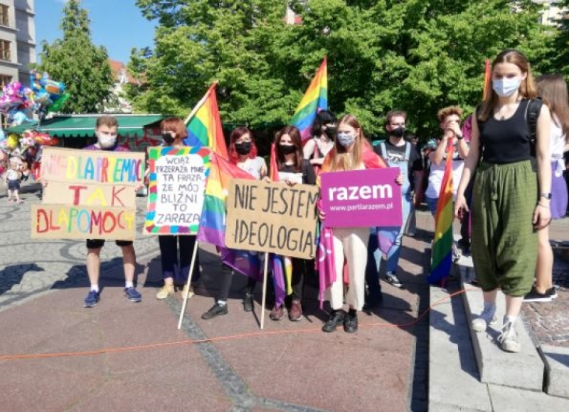 Na placu Solnym we Wrocławiu solidaryzowali się z osobami LGBT - fot. Joanna Jaros