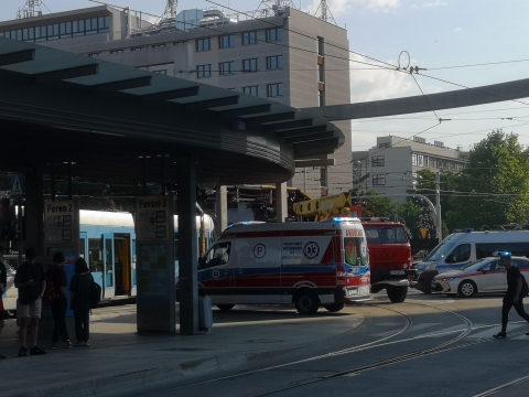 Wykolejony tramwaj na placu Grunwaldzkim [ZDJĘCIA] - 6