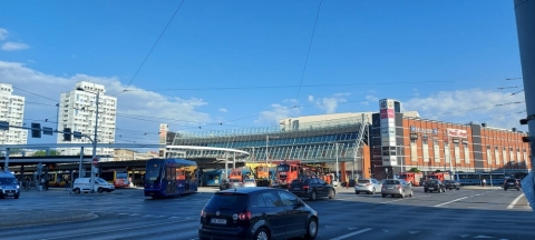 Wykolejony tramwaj na placu Grunwaldzkim [ZDJĘCIA] - 2