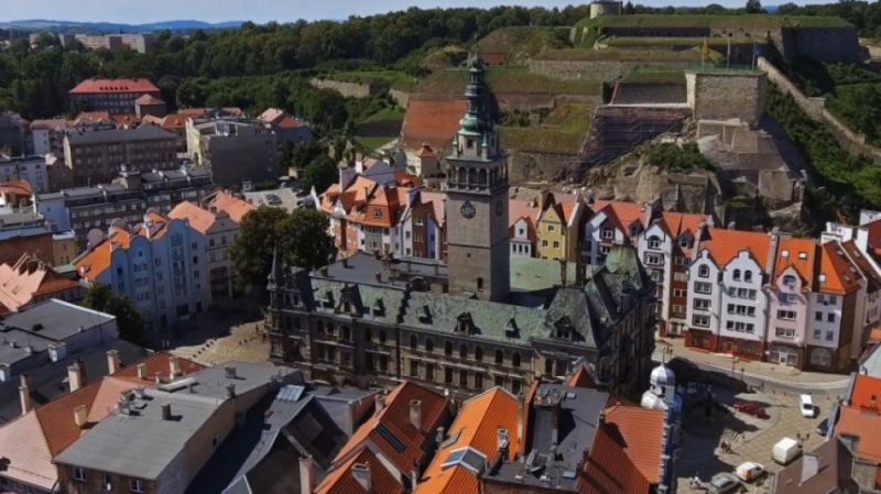 Kłodzka starówka bez aut. Wjazd dla dostawców tylko w określonych godzinach - fot. Jarosław Wrona