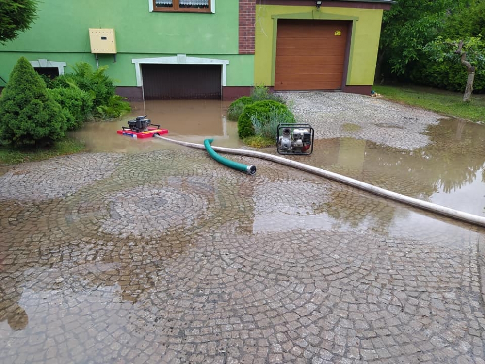 Ponad 70 interwencji straży pożarnej po nocnych burzach - fot. OSP Tomaszów Bolesławiecki