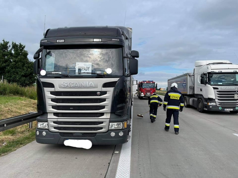 Zderzenie czterech ciężarówek i długi korek na A4 [FOTO] - fot. OSP Smolec