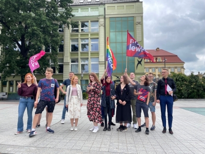 Grupa młodych aktywistów protestowała przeciwko decyzjom ministra Czarnka