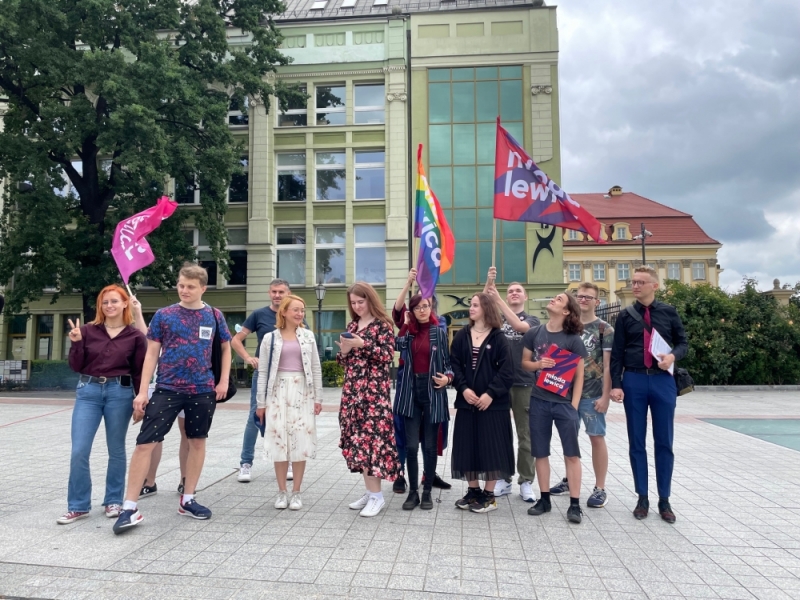 Grupa młodych aktywistów protestowała przeciwko decyzjom ministra Czarnka - fot. Malwina Gadawa