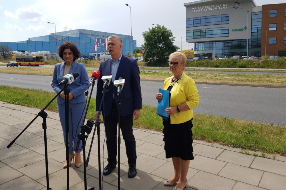 Parlamentarzyści KO o Wałbrzyskiej Specjalnej Strefie Ekonomicznej - fot. Bartosz Szarafin