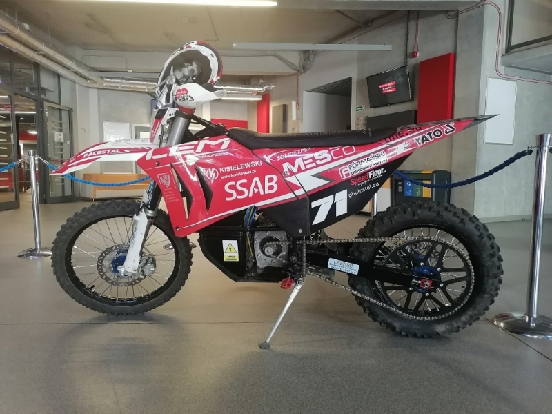 Studenci Politechniki Wrocławskiej zbudowali swój motocykl i jadą z nim na zawody - MC