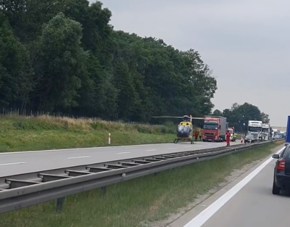 Uwaga kierowcy: Wypadek na autostradzie A4. Lądował śmigłowiec LPR - fot. Marcin Bąkowski