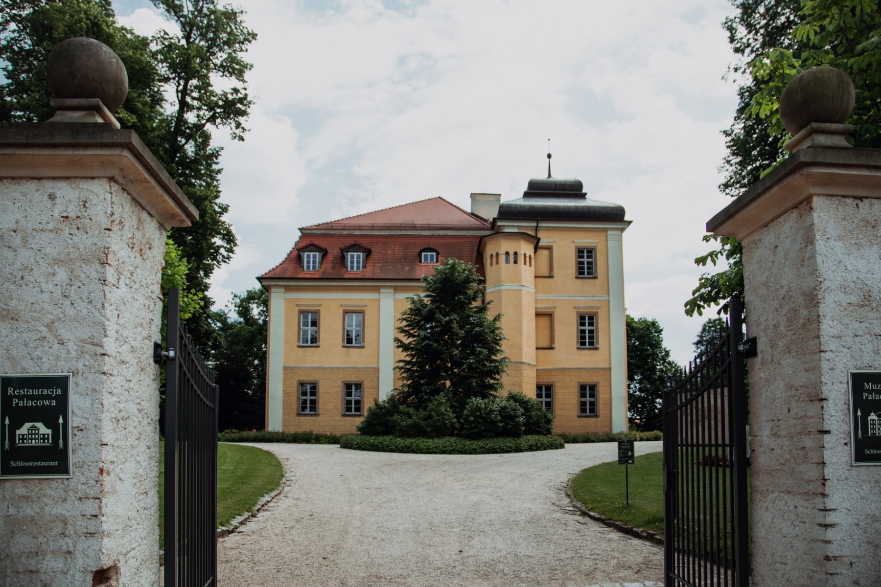 XVII-wieczny kompleks pałacowy w Łomnicy [FOTOSPACER]