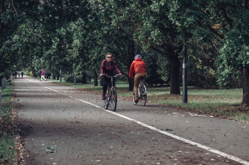 Lato w pełni, na ulicach pojawili się rowerzyści. Nie wszyscy pamiętają jednak o światłach - fot. Patrycja Dzwonkowska