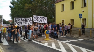 Protest mieszkańc&oacute;w przyni&oacute;sł rezultat. Wyremontują dojazd&oacute;wkę do A4