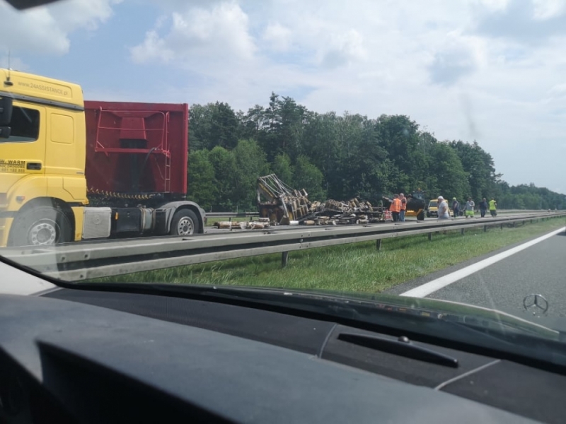 Pożar ciężarówki na opolskim odcinku A4 [FOTO] - fot. KM