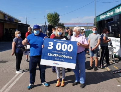 Już 3000 os&oacute;b zaszczepiło się w Szczepciobusie