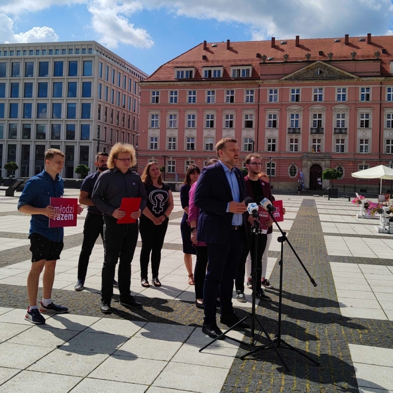 Wrocław: Zandberg zaapelował do władz miasta o działania na rzecz klimatu - fot. Twitter/Adrian Zandberg