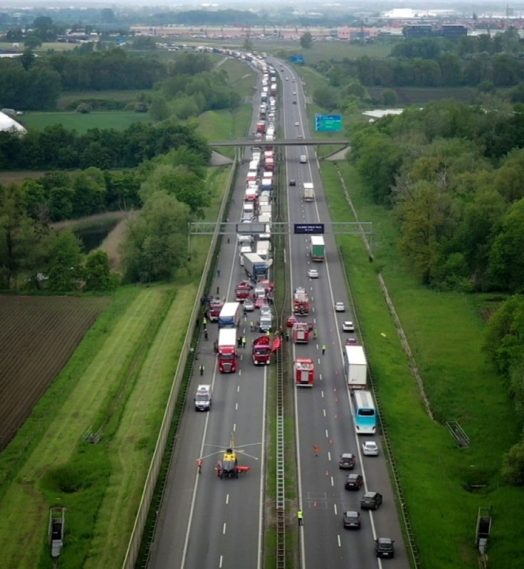 Karambol na A4. Zderzyło się sześć aut, jedna osoba ranna - zdjęcie ilustracyjne; fot. archiwum radiowroclaw.pl