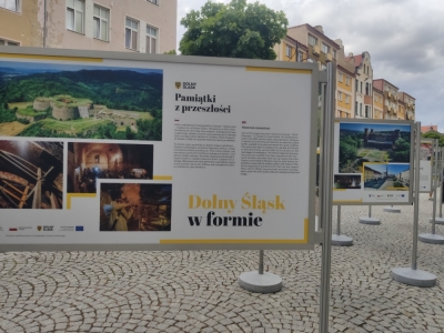"Dolny Śląsk w formie" - nowa wystawa pojawiła się na legnickim rynku