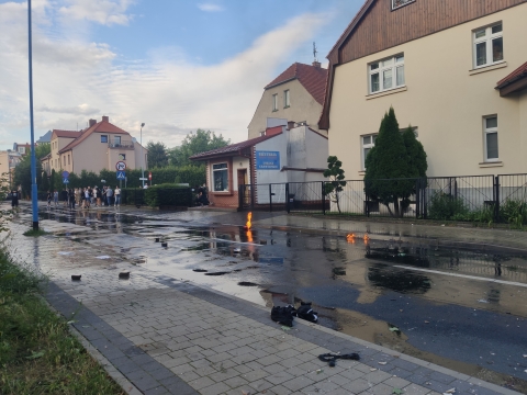 Śmierć młodego mężczyzny w Lubinie. Zamieszki przed komisariatem [AKTUALIZACJA] - 7