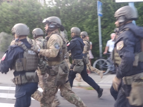 Śmierć młodego mężczyzny w Lubinie. Zamieszki przed komisariatem [AKTUALIZACJA] - 10