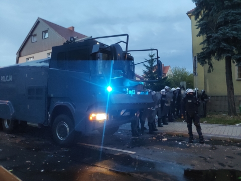 Śmierć młodego mężczyzny w Lubinie. Zamieszki przed komisariatem [AKTUALIZACJA] - 13