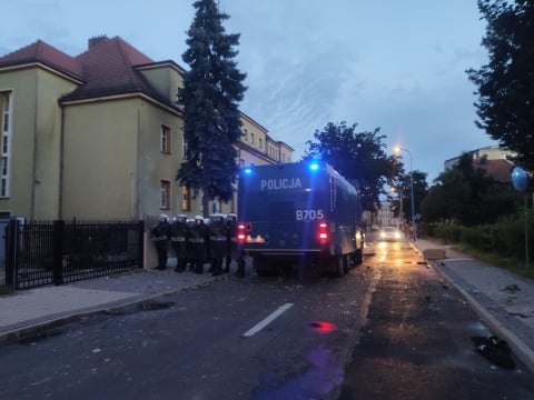 Śmierć młodego mężczyzny w Lubinie. Zamieszki przed komisariatem [AKTUALIZACJA] - 14