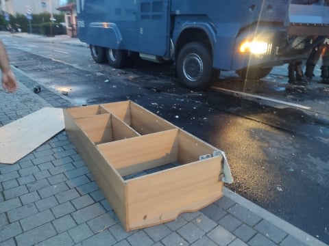 Śmierć młodego mężczyzny w Lubinie. Zamieszki przed komisariatem [AKTUALIZACJA] - 17