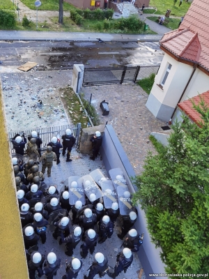 Śmierć młodego mężczyzny w Lubinie. Zamieszki przed komisariatem [AKTUALIZACJA] - 23