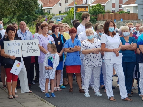 Załoga wałbrzyskiego szpitala staje w obronie odwołanej dyrektor. Zarząd województwa nieugięty. - 7