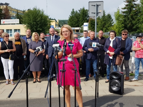 Załoga wałbrzyskiego szpitala staje w obronie odwołanej dyrektor. Zarząd województwa nieugięty. - 0