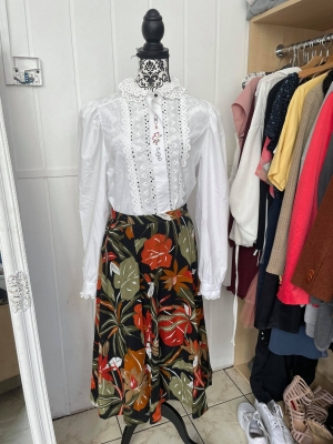 Moda na lumpeksy. Nie dla oszczędności, ale w poszukiwaniu perełek - 0