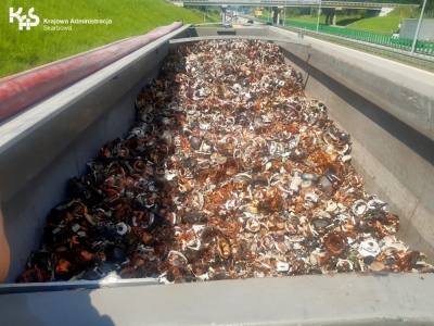 Funkcjonariusze KAS zatrzymali transport 24 ton odpadów