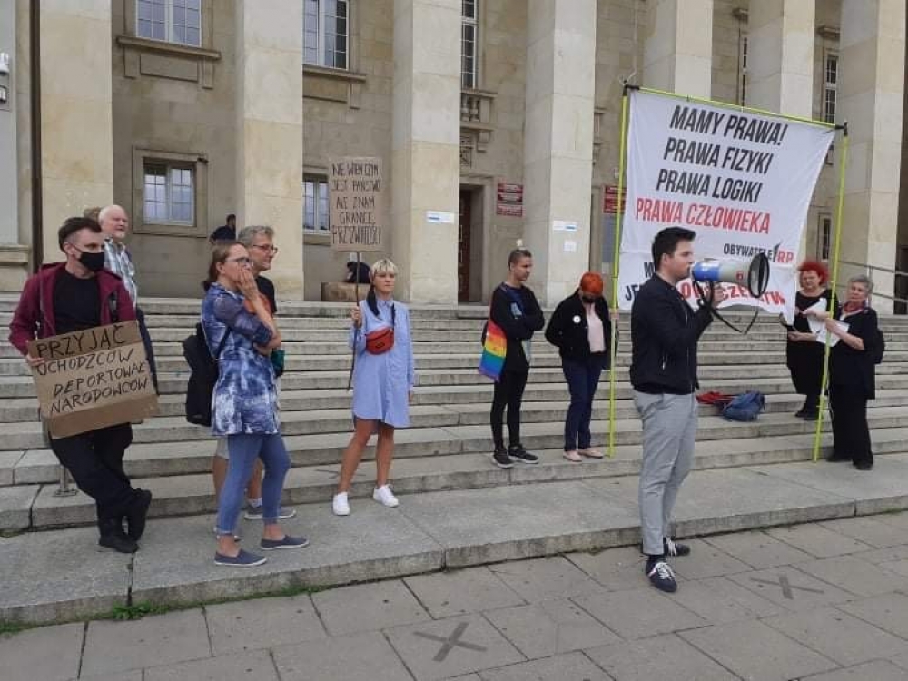"Żaden człowiek nie jest nielegalny" - manifestacja w sprawie uchodźców - fot. Elżbieta Osowicz