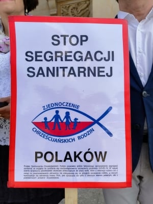 Zjednoczenie Chrześcijańskich Rodzin protestowało przeciwko wprowadzaniu obostrzeń dla osób niezaszczepionych - 0