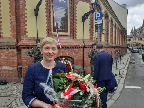 Mateusz Morawiecki odsłonił we Wrocławiu tablicę poświęconą Lechowi Kaczyńskiemu  - 1