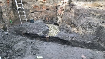 Rozpoczęli wykopy na własną rękę. Uszkodzili zabytkowe przedmioty