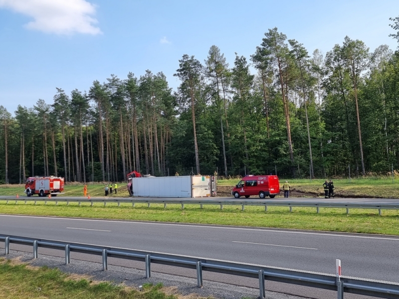 Uwaga - na s3 koło Gaworzyc leży ciężarówka  - fot. FB 112Polkowice 
